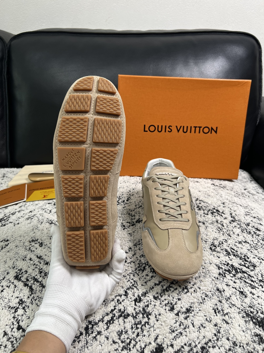 Lv  高品质  顶级工艺品  路易威登，运动板鞋专柜同步，鞋面意大利进口，高品质拼接缤纷色彩复杂工艺品，进口牛皮里垫柔