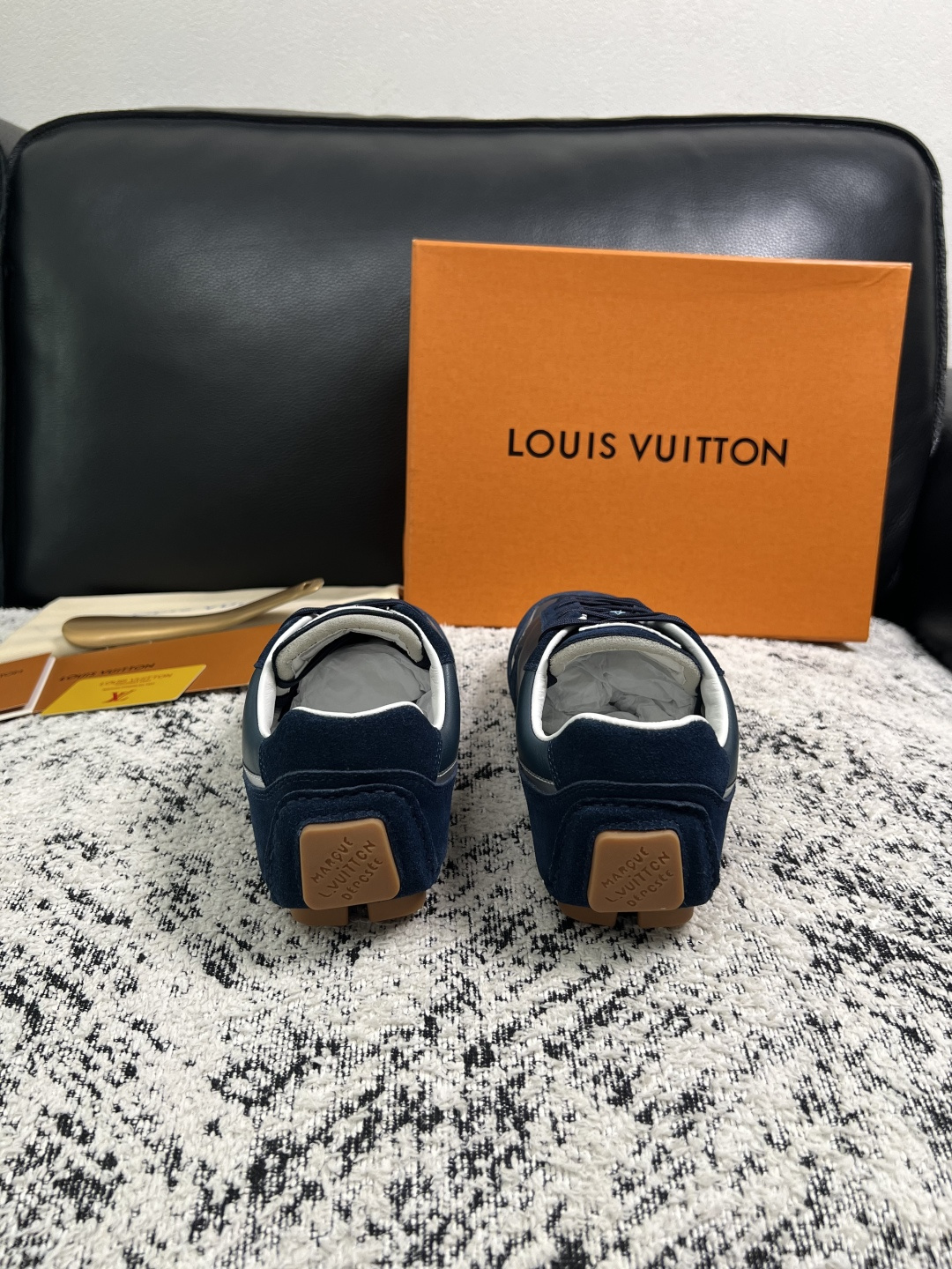 Lv  高品质  顶级工艺品  路易威登，运动板鞋专柜同步，鞋面意大利进口，高品质拼接缤纷色彩复杂工艺品，进口牛皮里垫柔