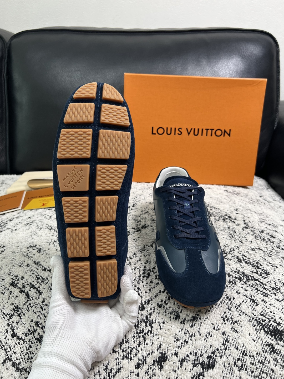 Lv  高品质  顶级工艺品  路易威登，运动板鞋专柜同步，鞋面意大利进口，高品质拼接缤纷色彩复杂工艺品，进口牛皮里垫柔