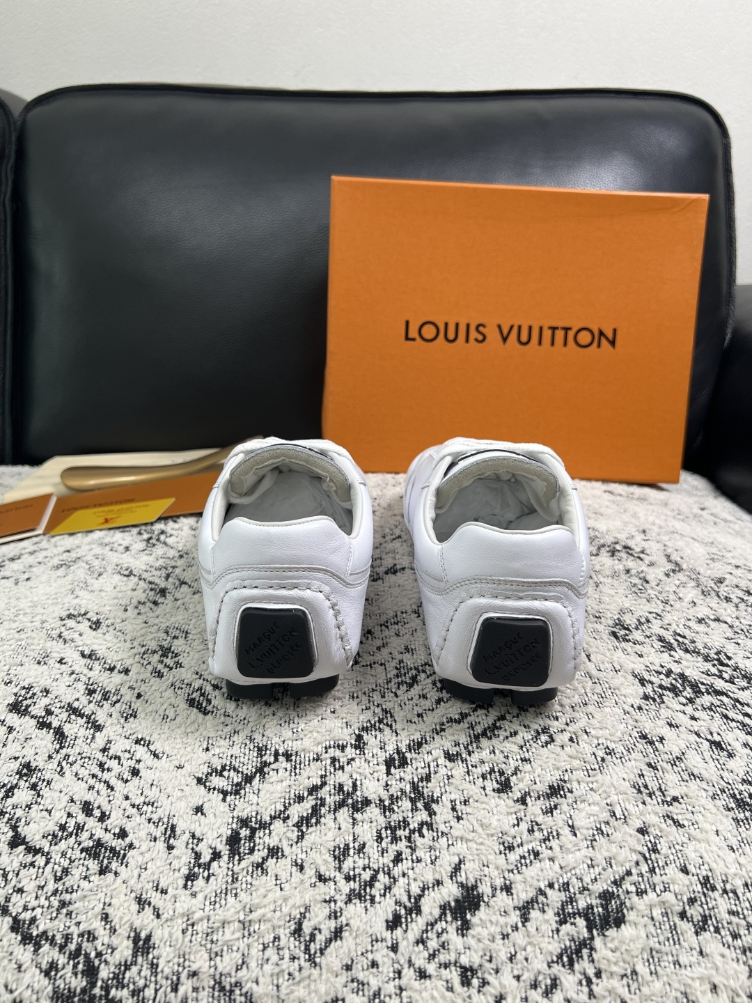 Lv  高品质  顶级工艺品  路易威登，运动板鞋专柜同步，鞋面意大利进口，高品质拼接缤纷色彩复杂工艺品，进口牛皮里垫柔