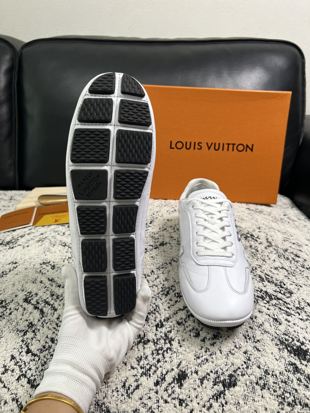 Lv  高品质  顶级工艺品  路易威登，运动板鞋专柜同步，鞋面意大利进口，高品质拼接缤纷色彩复杂工艺品，进口牛皮里垫柔