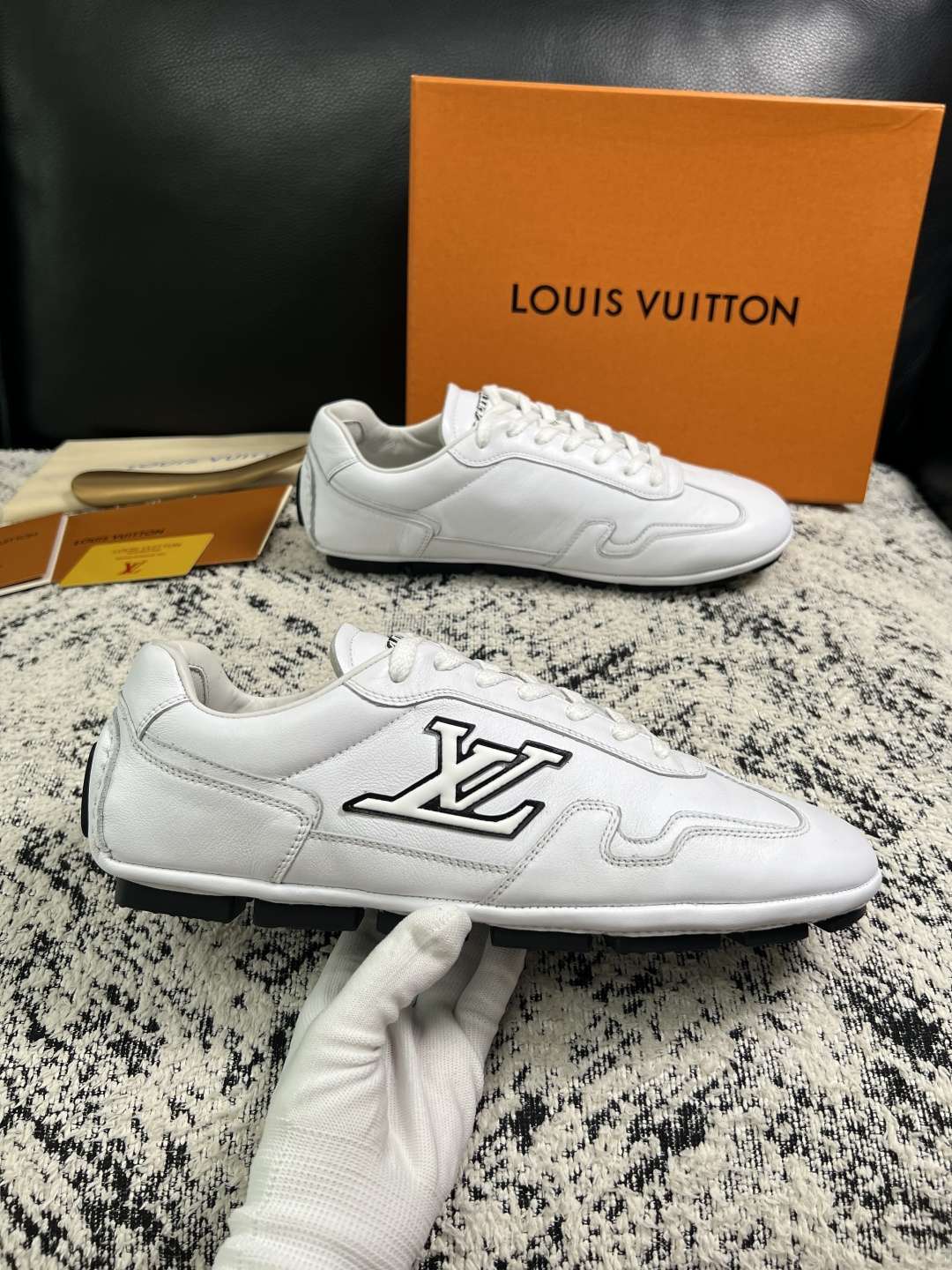 Lv  高品质  顶级工艺品  路易威登，运动板鞋专柜同步，鞋面意大利进口，高品质拼接缤纷色彩复杂工艺品，进口牛皮里垫柔