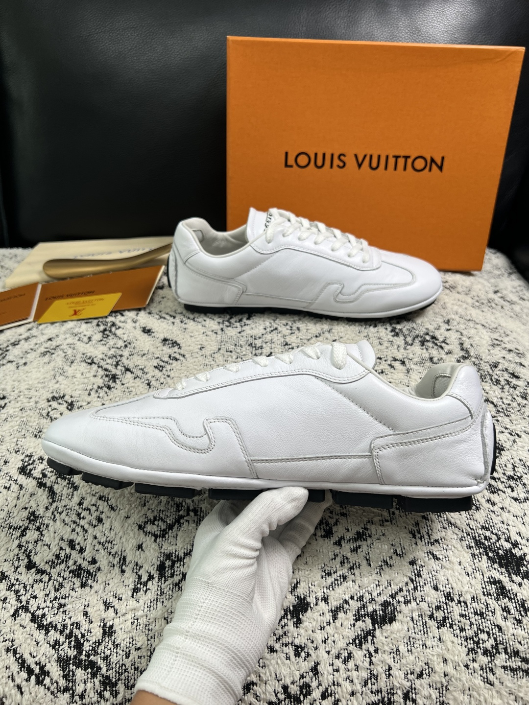 Lv  高品质  顶级工艺品  路易威登，运动板鞋专柜同步，鞋面意大利进口，高品质拼接缤纷色彩复杂工艺品，进口牛皮里垫柔