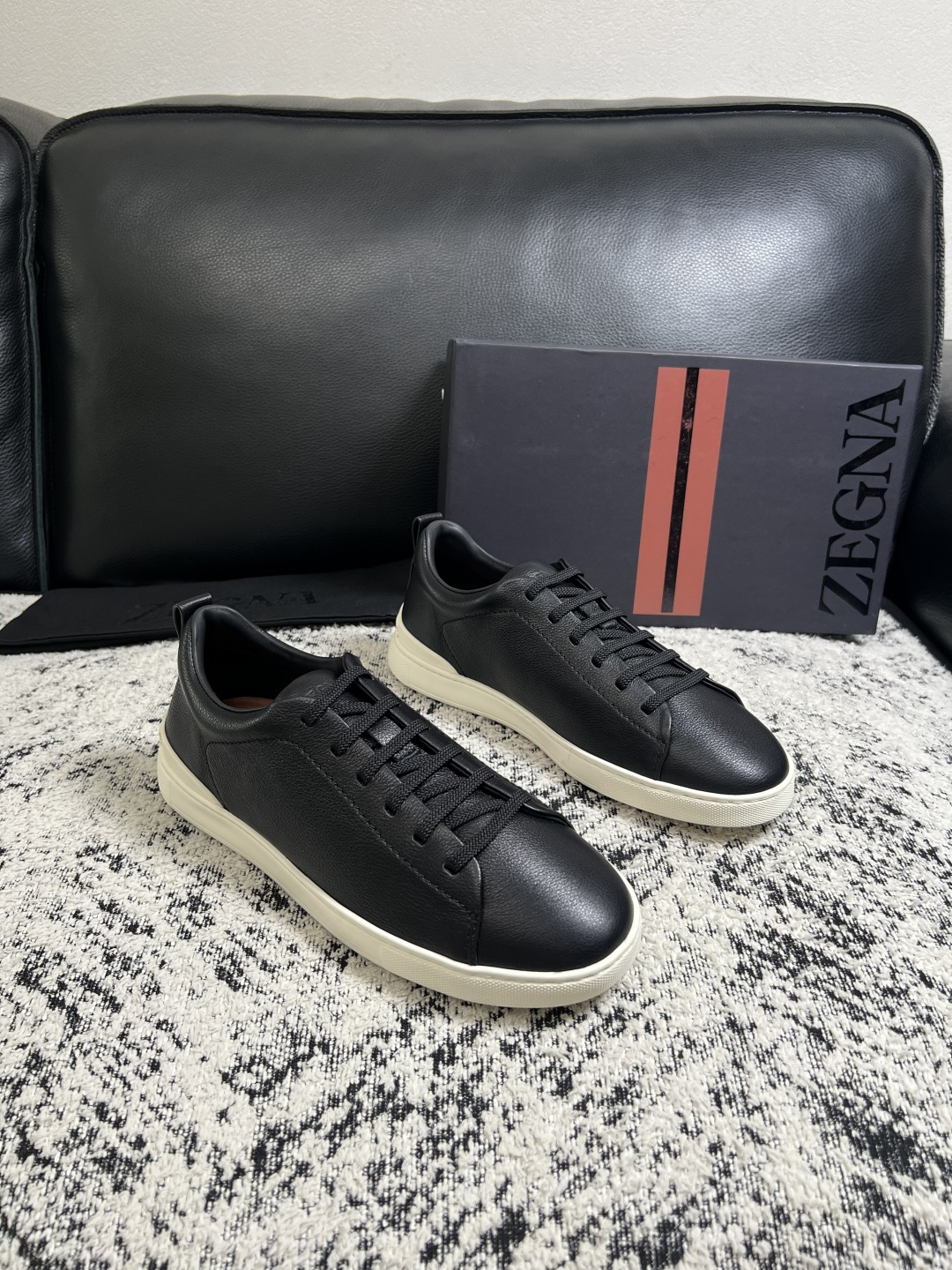 ⚠️只换码不退⚠️ Zegna 高品质 顶级工艺品 杰尼亚 专柜新款原厂配置,意大利进口牛皮面料,进口牛里垫 ⚠️只换码不退⚠️ Zegna 高品质 顶级工艺品 杰尼亚 专柜新款原厂配置,意大利进口牛皮面料,进口牛里垫