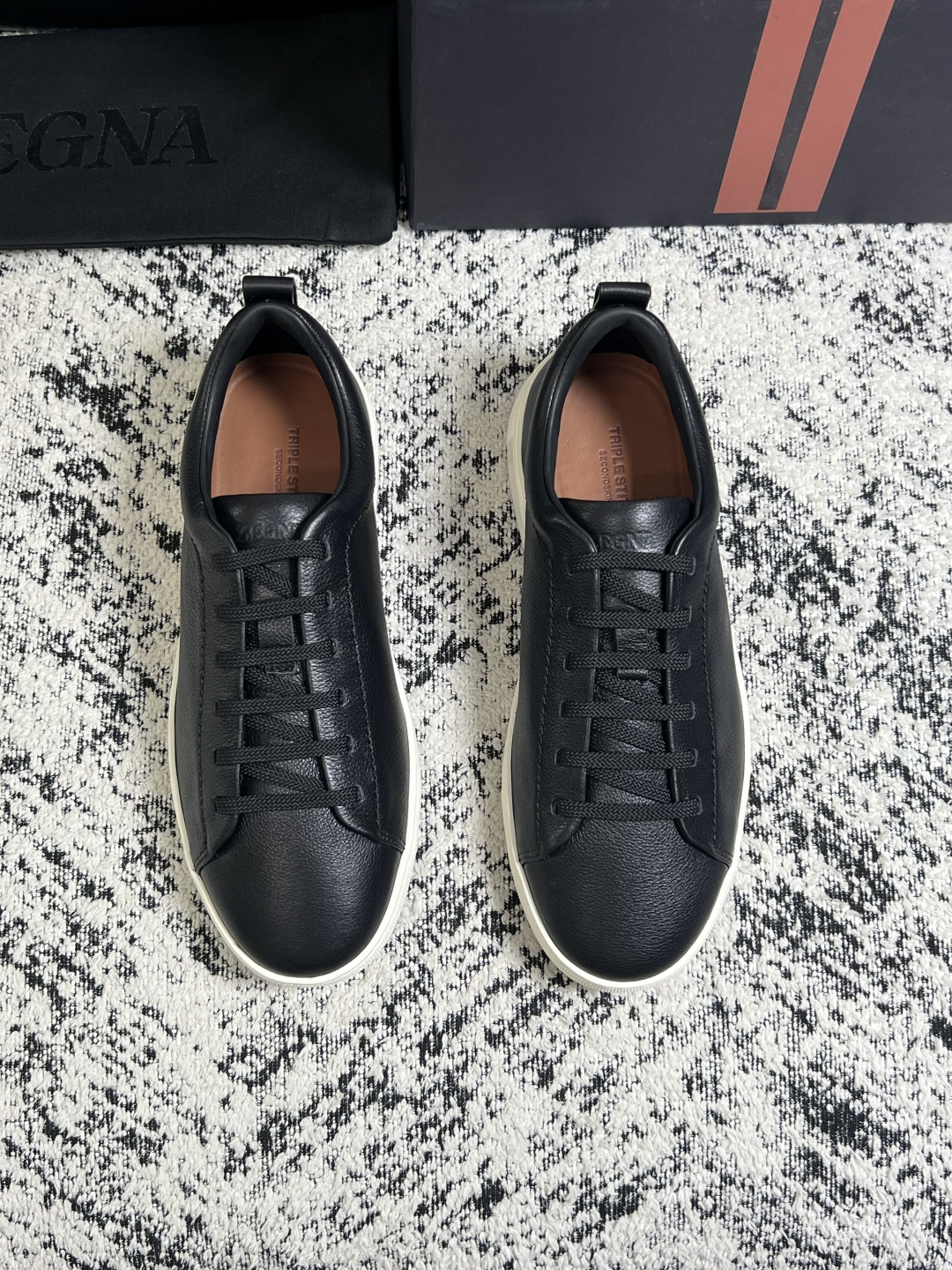⚠️只换码不退⚠️   Zegna  高品质  顶级工艺品  杰尼亚  专柜新款原厂配置，意大利进口牛皮面料，进口牛里垫