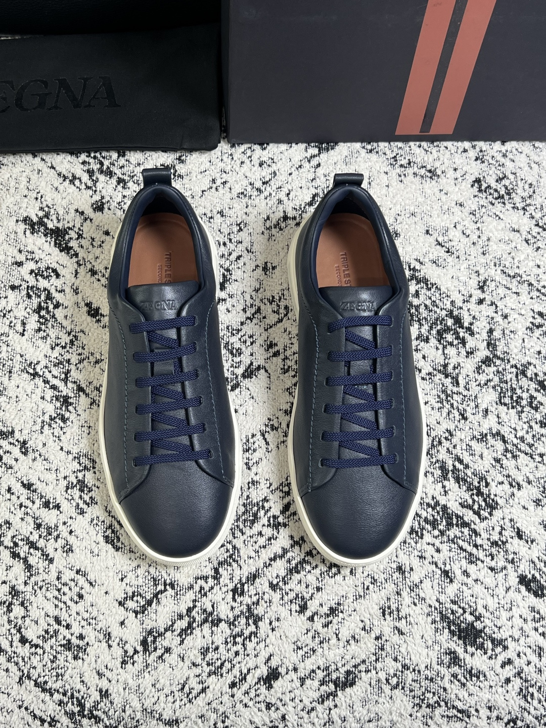 ⚠️只换码不退⚠️   Zegna  高品质  顶级工艺品  杰尼亚  专柜新款原厂配置，意大利进口牛皮面料，进口牛里垫