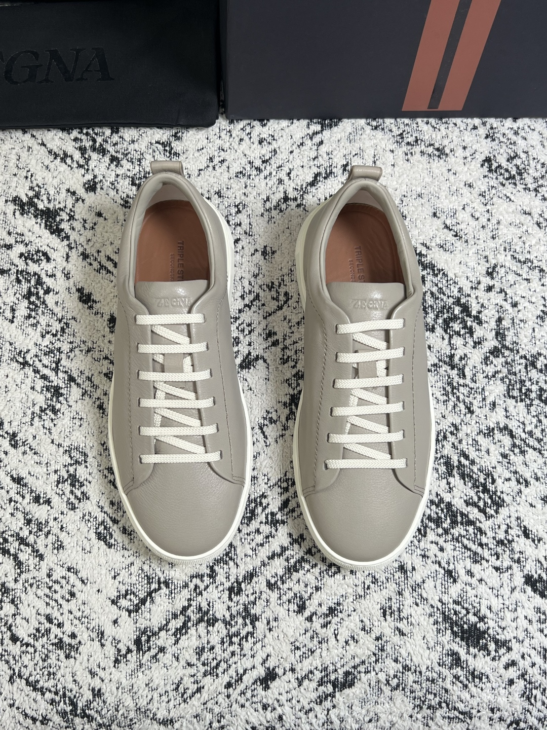 ⚠️只换码不退⚠️   Zegna  高品质  顶级工艺品  杰尼亚  专柜新款原厂配置，意大利进口牛皮面料，进口牛里垫