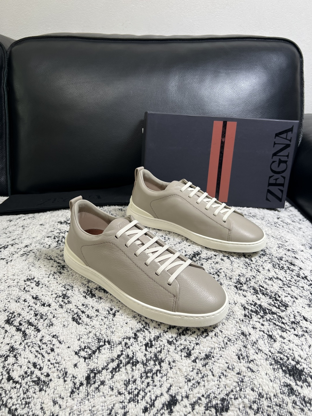 ⚠️只换码不退⚠️ Zegna 高品质 顶级工艺品 杰尼亚 专柜新款原厂配置,意大利进口牛皮面料,进口牛里垫 ⚠️只换码不退⚠️ Zegna 高品质 顶级工艺品 杰尼亚 专柜新款原厂配置,意大利进口牛皮面料,进口牛里垫