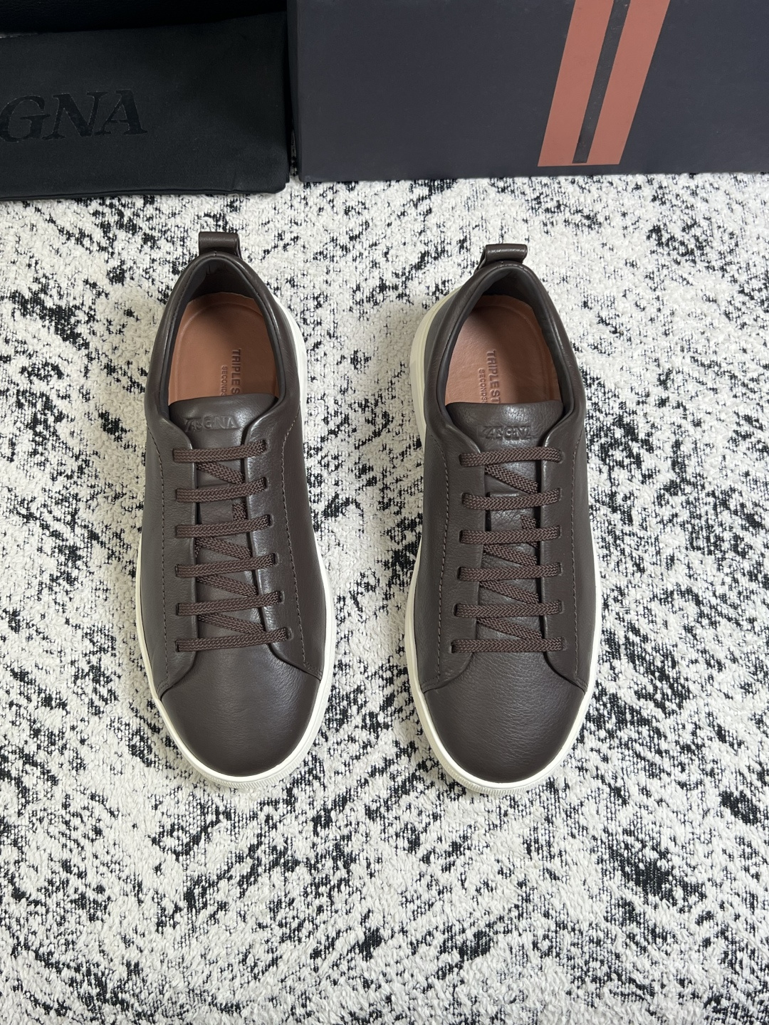 ⚠️只换码不退⚠️   Zegna  高品质  顶级工艺品  杰尼亚  专柜新款原厂配置，意大利进口牛皮面料，进口牛里垫