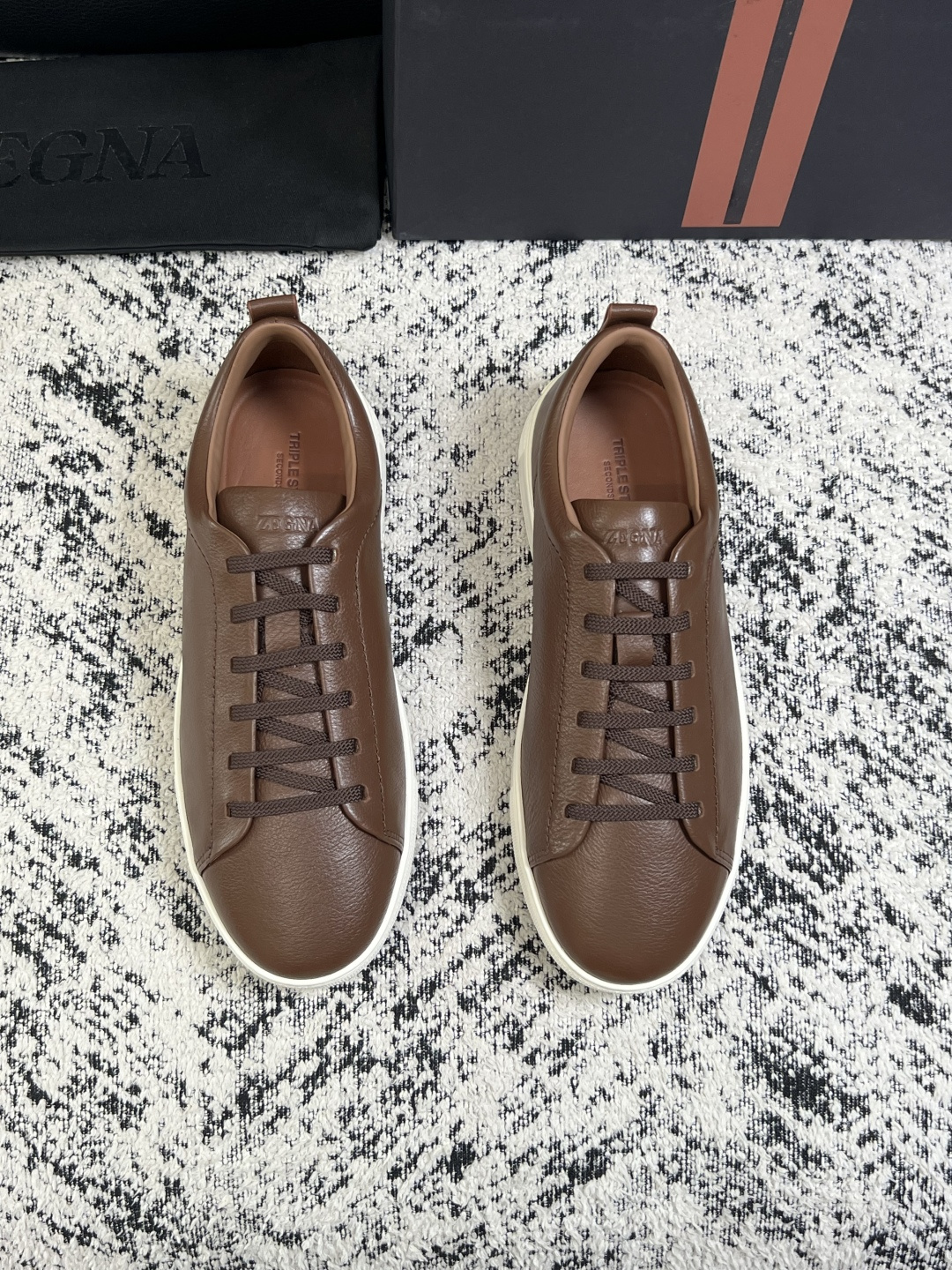 ⚠️只换码不退⚠️   Zegna  高品质  顶级工艺品  杰尼亚  专柜新款原厂配置，意大利进口牛皮面料，进口牛里垫