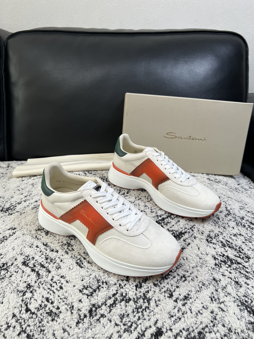 NO:955462,Only exchange code without refund. Santoni high-quality top crafts. Santoni counter new products simultaneously, uppers imported from Italy cowhide patchwork fabric, imported water-dyed cowhide inner pads, original soles specially provided by the original factory, exclusive movable molded soles super comfortable, original factory follow-up goods, code number 39-44,,cowhide19860909只换码不退 Santoni 高品质 顶级工艺品 圣东尼 专柜新品同步,鞋面意大利进口牛皮拼布面料,进口水染牛皮内里垫,鞋底原厂特供原版底,独家活动成型底超级舒适,原厂跟单货,码数 39-44,,cowhide,Men's shoes