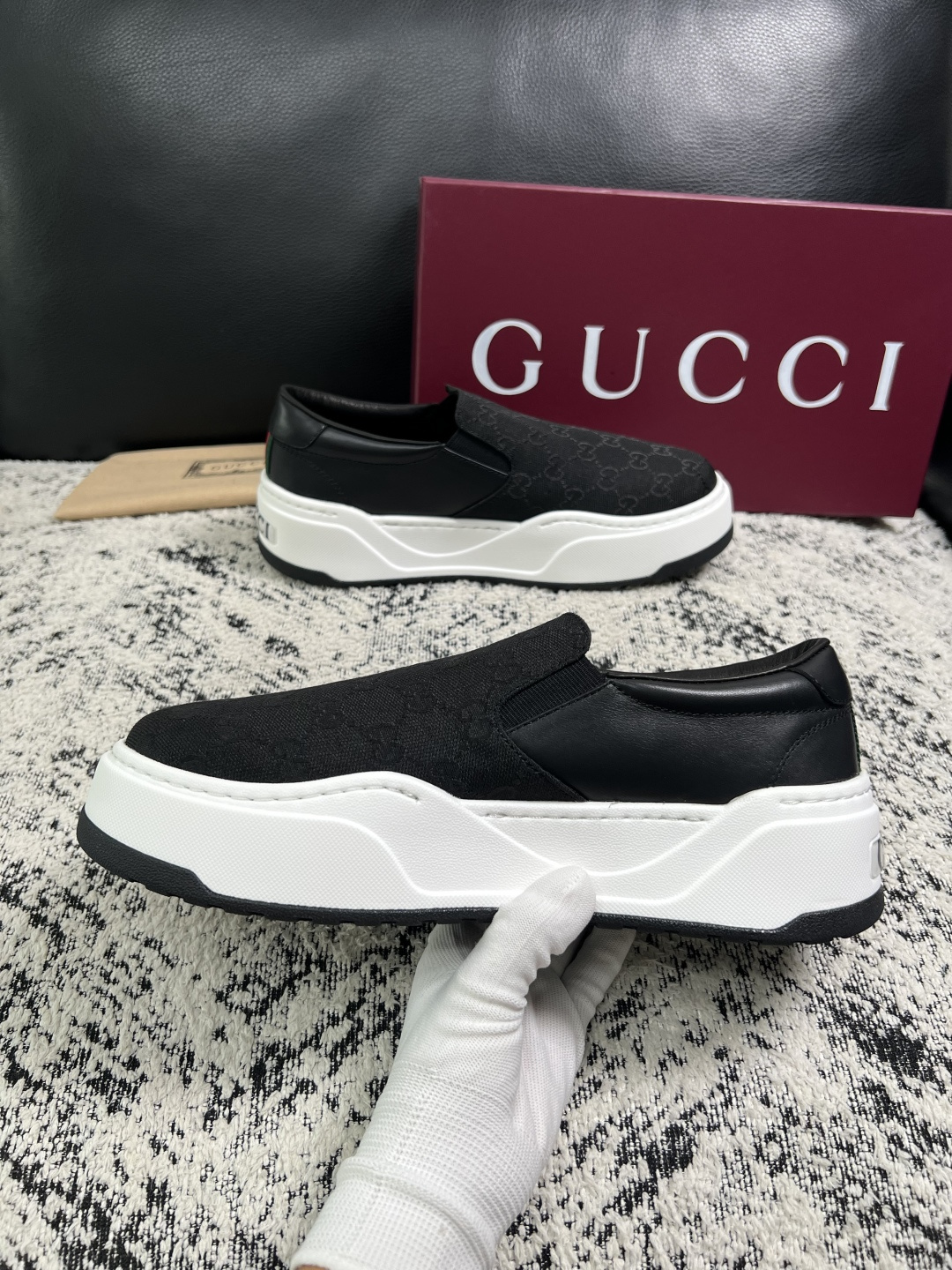 Gucci 高品质  顶级工艺品  古奇  专柜新款原厂配置，意大利进口牛皮面料，进口牛皮内里垫，透气舒适，鞋底：原厂特