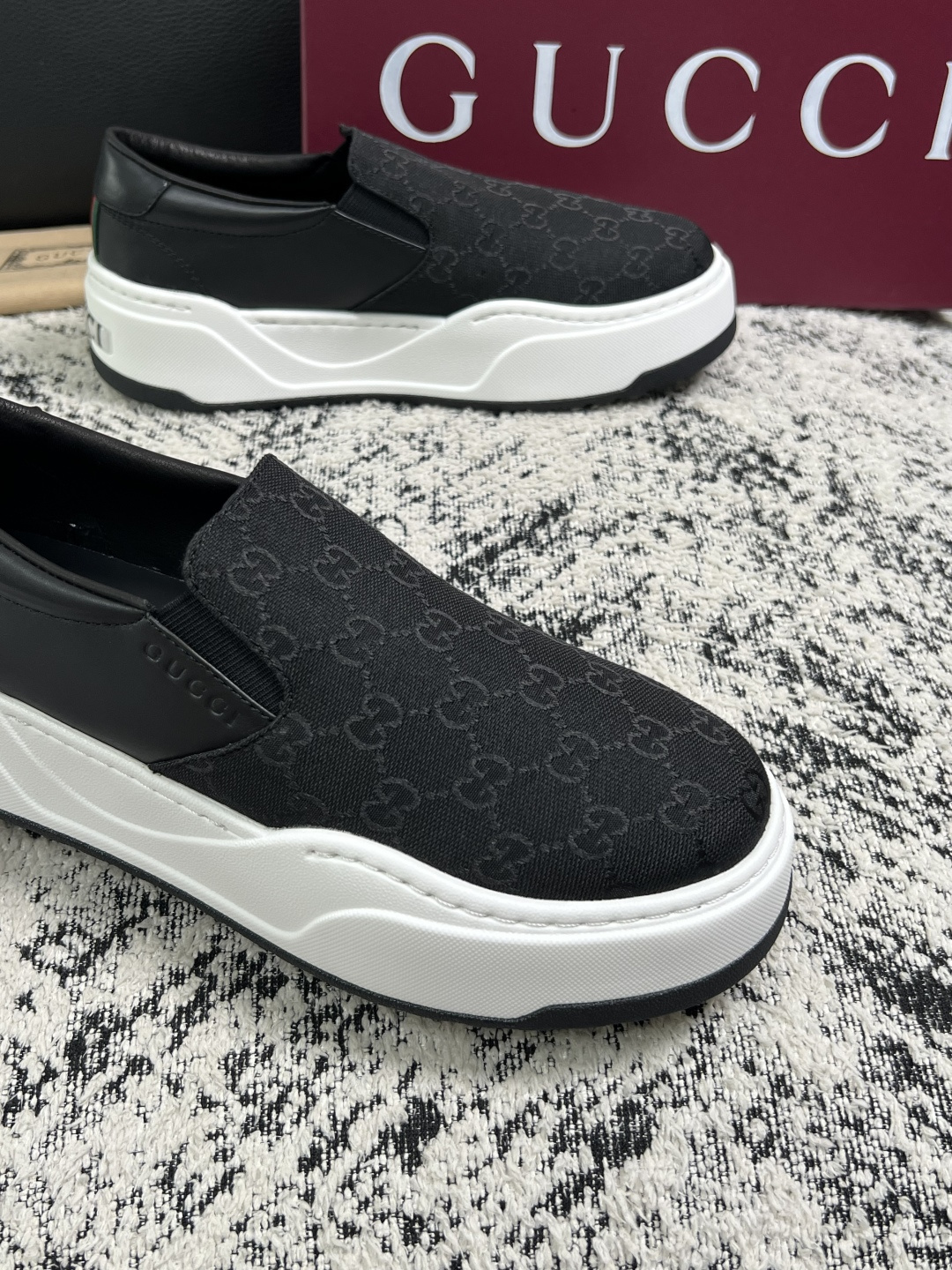 Gucci 高品质  顶级工艺品  古奇  专柜新款原厂配置，意大利进口牛皮面料，进口牛皮内里垫，透气舒适，鞋底：原厂特