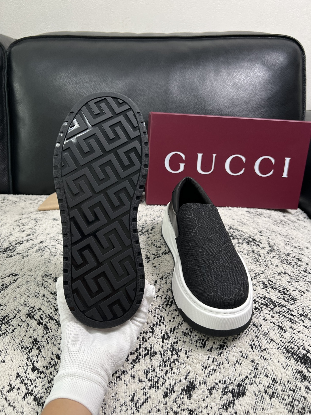 Gucci 高品质  顶级工艺品  古奇  专柜新款原厂配置，意大利进口牛皮面料，进口牛皮内里垫，透气舒适，鞋底：原厂特