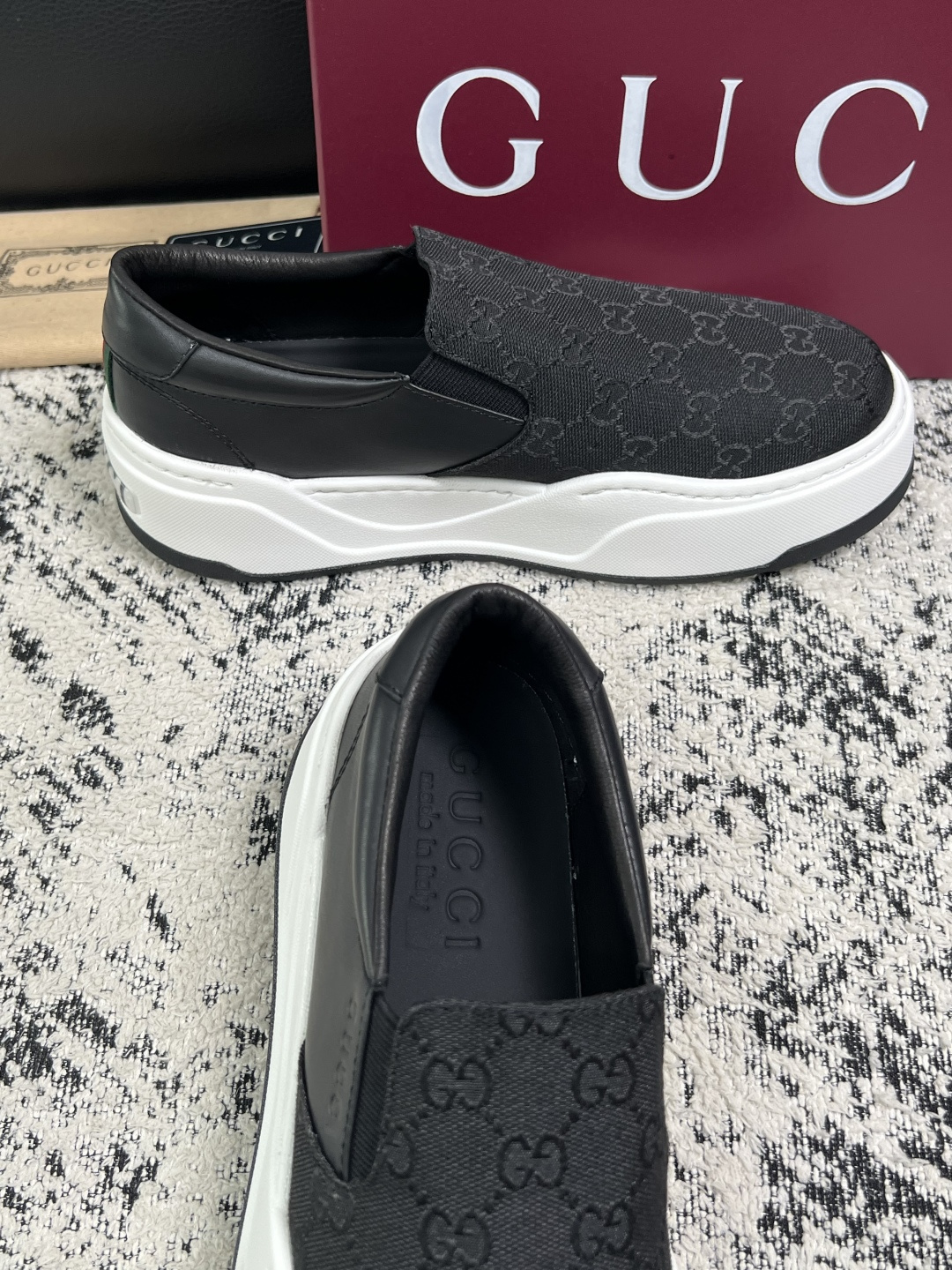 Gucci 高品质  顶级工艺品  古奇  专柜新款原厂配置，意大利进口牛皮面料，进口牛皮内里垫，透气舒适，鞋底：原厂特