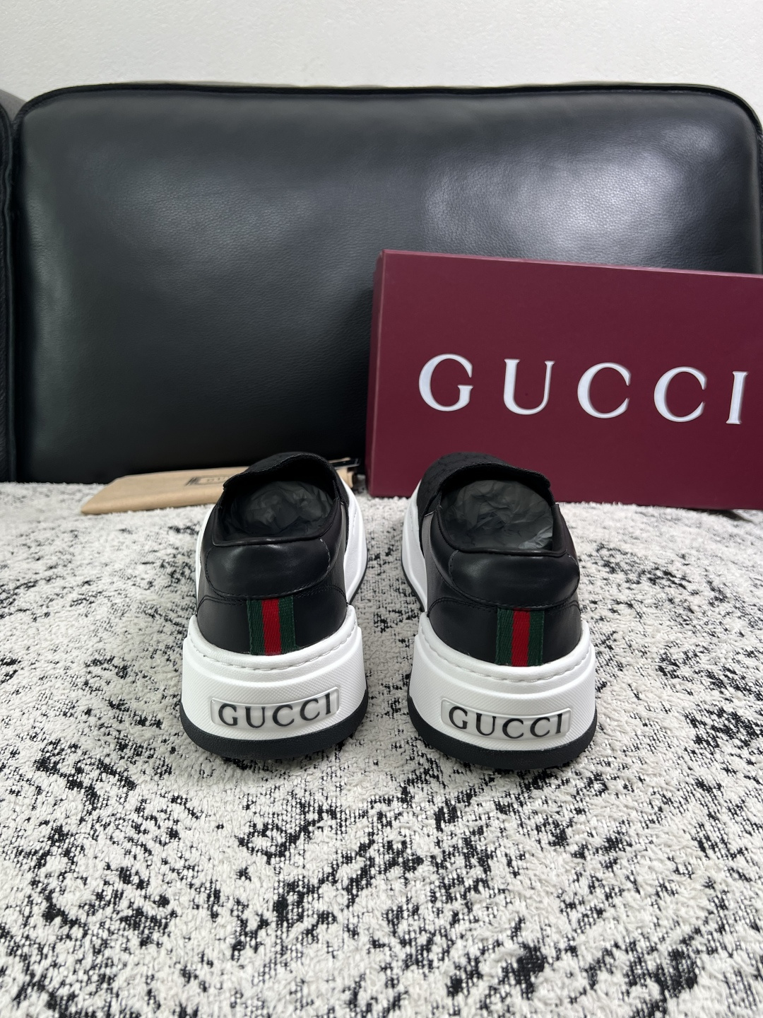 Gucci 高品质  顶级工艺品  古奇  专柜新款原厂配置，意大利进口牛皮面料，进口牛皮内里垫，透气舒适，鞋底：原厂特