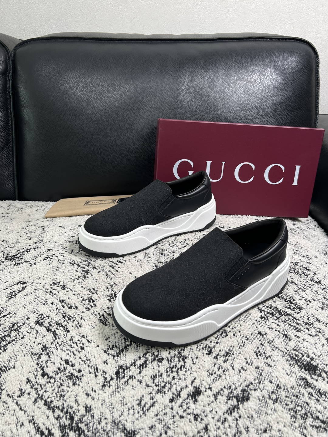 Gucci 高品质  顶级工艺品  古奇  专柜新款原厂配置，意大利进口牛皮面料，进口牛皮内里垫，透气舒适，鞋底：原厂特