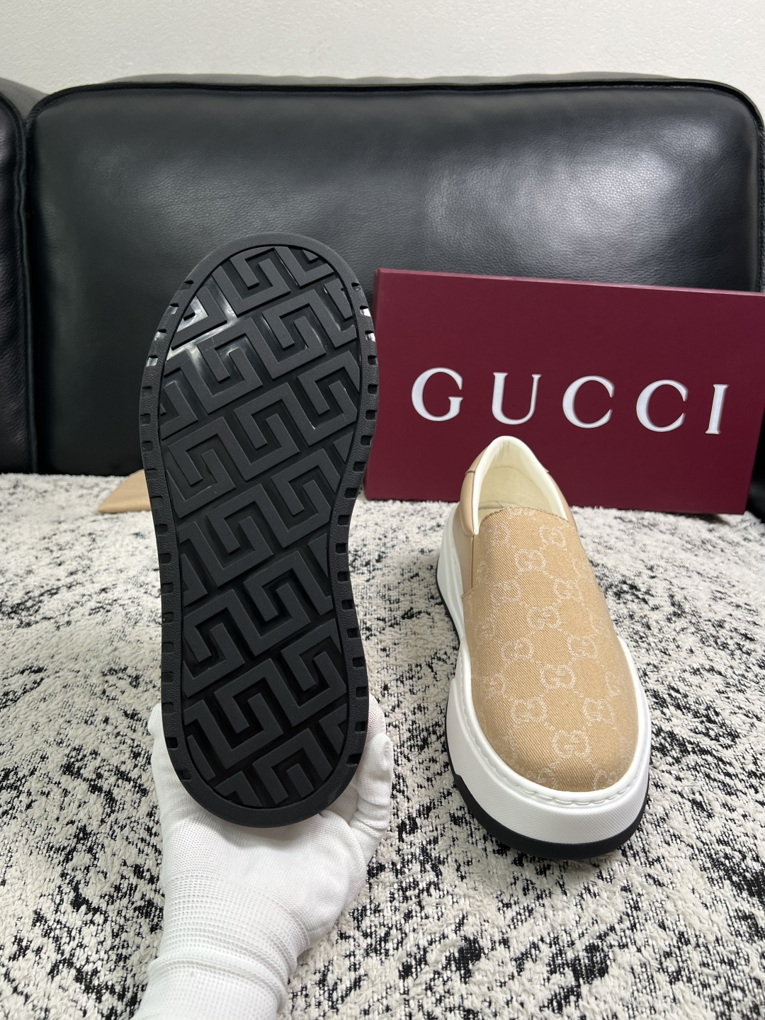 Gucci 高品质  顶级工艺品  古奇  专柜新款原厂配置，意大利进口牛皮面料，进口牛皮内里垫，透气舒适，鞋底：原厂特