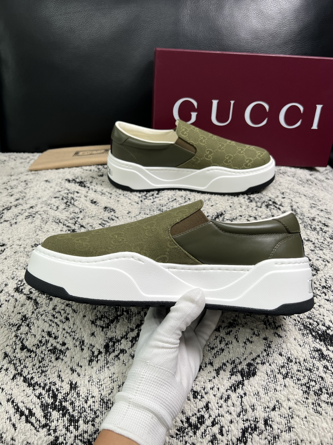 Gucci 高品质  顶级工艺品  古奇  专柜新款原厂配置，意大利进口牛皮面料，进口牛皮内里垫，透气舒适，鞋底：原厂特
