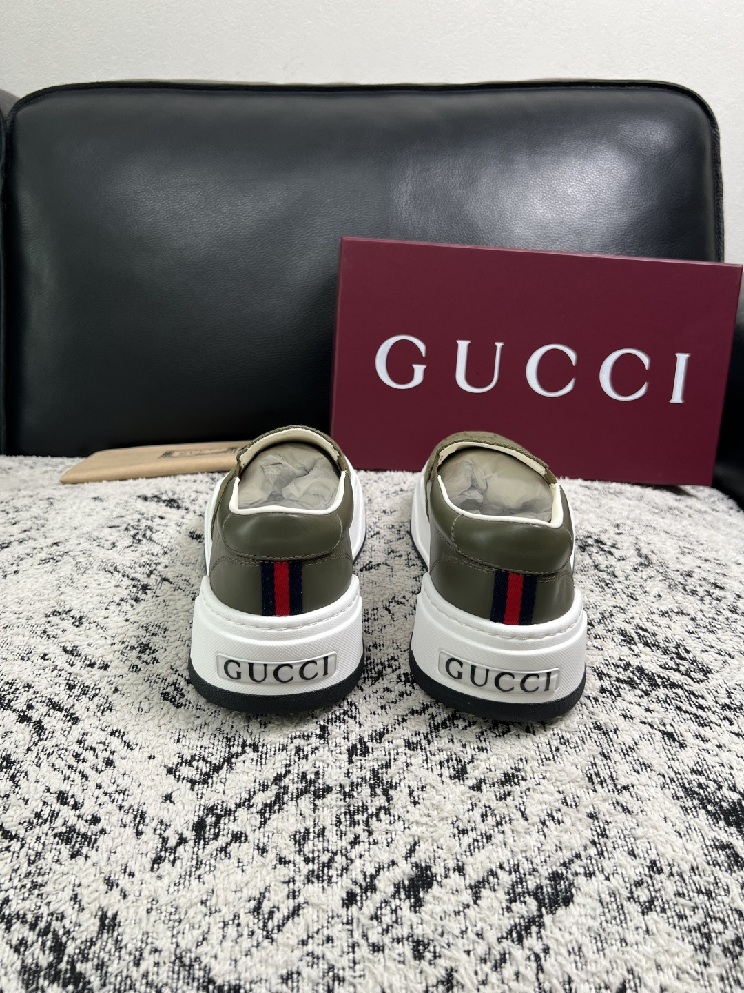 Gucci 高品质  顶级工艺品  古奇  专柜新款原厂配置，意大利进口牛皮面料，进口牛皮内里垫，透气舒适，鞋底：原厂特