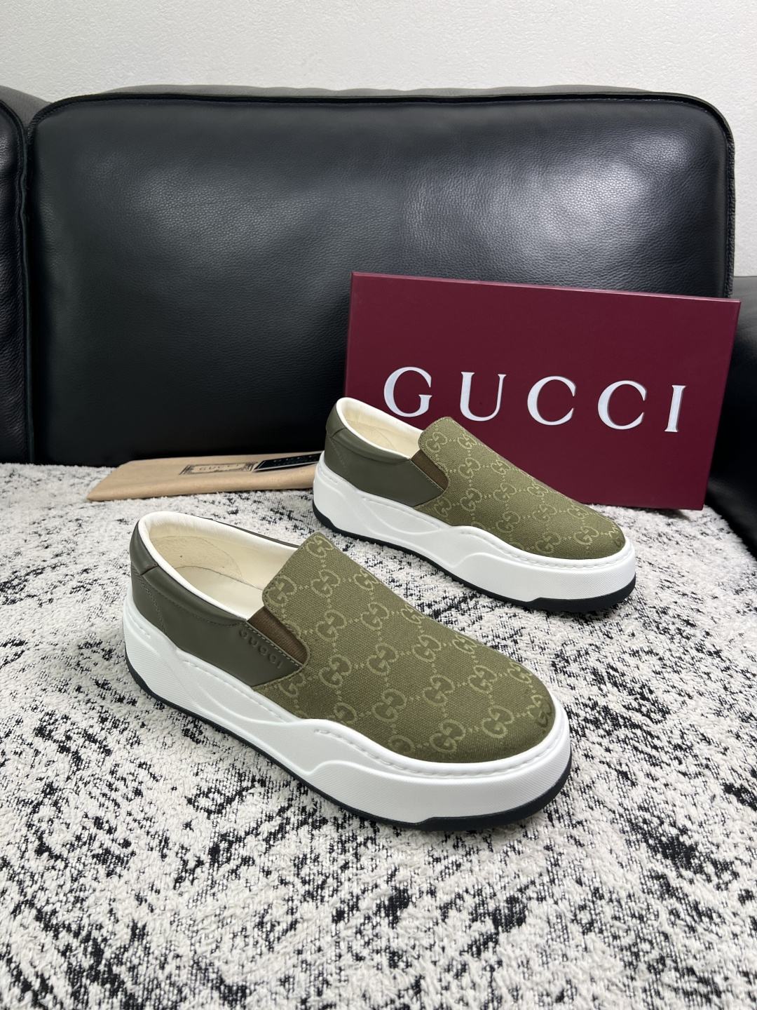 Gucci 高品质 顶级工艺品 古奇 专柜新款原厂配置,意大利进口牛皮面料,进口牛皮内里垫,透气舒适,鞋底:原厂特 Gucci 高品质 顶级工艺品 古奇 专柜新款原厂配置,意大利进口牛皮面料,进口牛皮内里垫,透气舒适,鞋底:原厂特