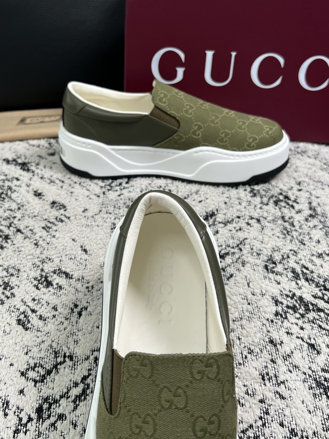 Gucci 高品质  顶级工艺品  古奇  专柜新款原厂配置，意大利进口牛皮面料，进口牛皮内里垫，透气舒适，鞋底：原厂特