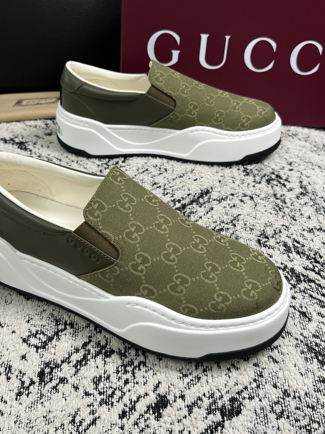 Gucci 高品质  顶级工艺品  古奇  专柜新款原厂配置，意大利进口牛皮面料，进口牛皮内里垫，透气舒适，鞋底：原厂特