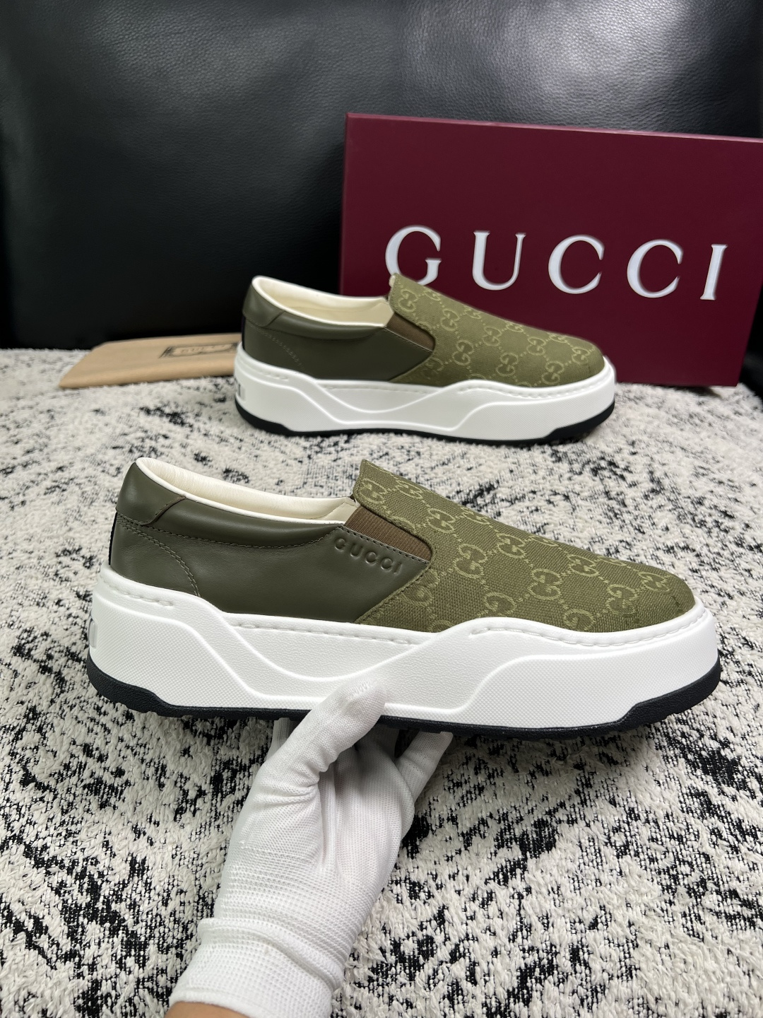 Gucci 高品质  顶级工艺品  古奇  专柜新款原厂配置，意大利进口牛皮面料，进口牛皮内里垫，透气舒适，鞋底：原厂特
