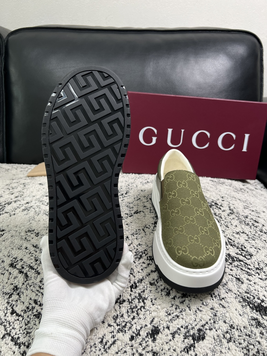 Gucci 高品质  顶级工艺品  古奇  专柜新款原厂配置，意大利进口牛皮面料，进口牛皮内里垫，透气舒适，鞋底：原厂特