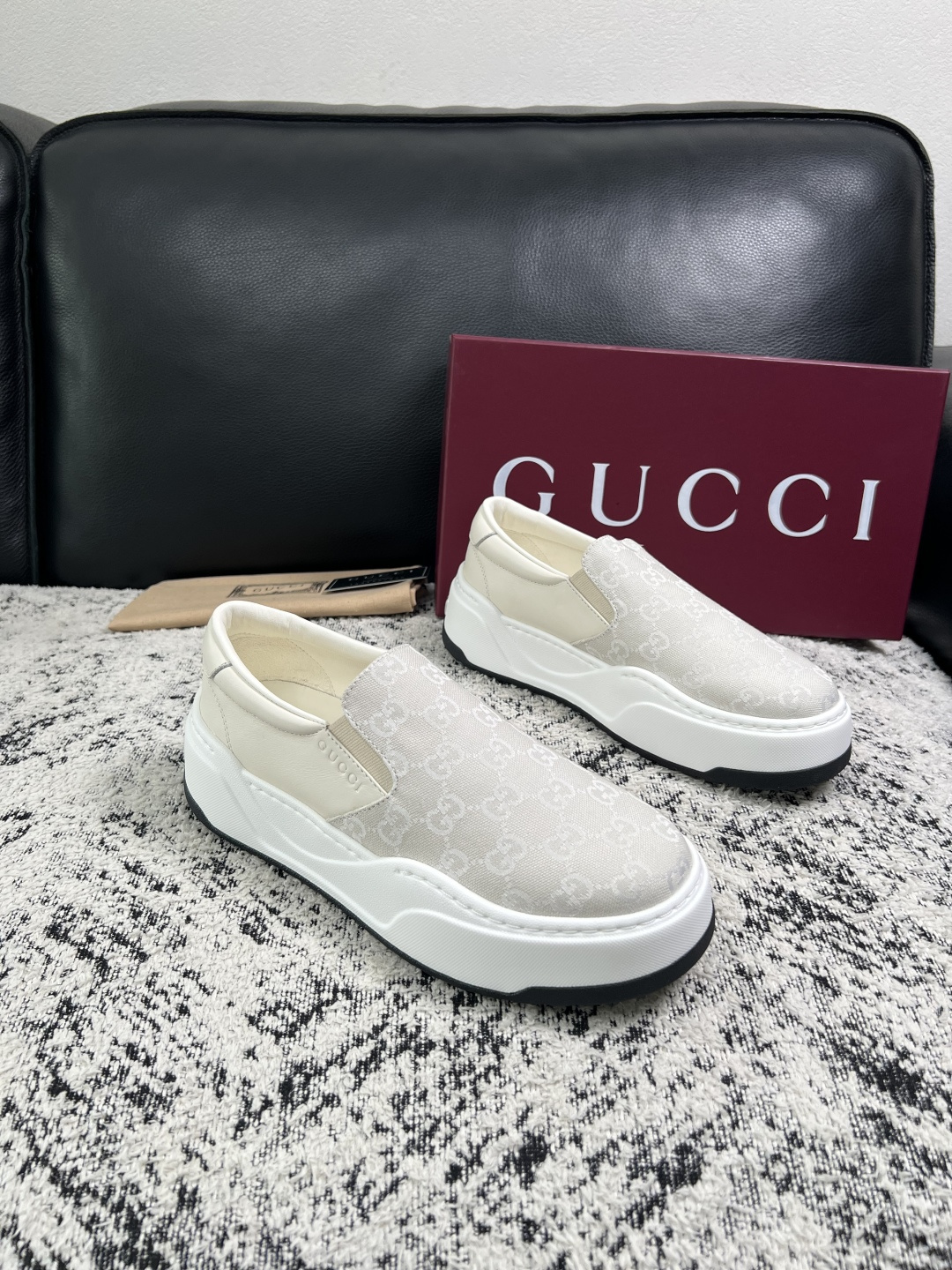 Gucci 高品质 顶级工艺品 古奇 专柜新款原厂配置,意大利进口牛皮面料,进口牛皮内里垫,透气舒适,鞋底:原厂特 Gucci 高品质 顶级工艺品 古奇 专柜新款原厂配置,意大利进口牛皮面料,进口牛皮内里垫,透气舒适,鞋底:原厂特