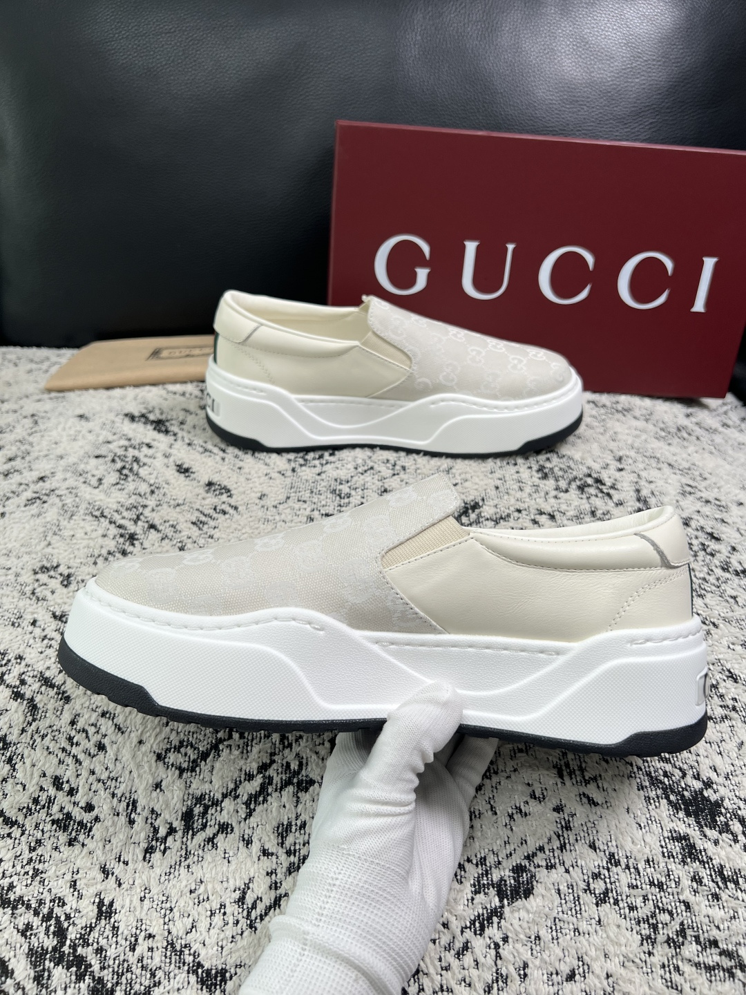 Gucci 高品质  顶级工艺品  古奇  专柜新款原厂配置，意大利进口牛皮面料，进口牛皮内里垫，透气舒适，鞋底：原厂特