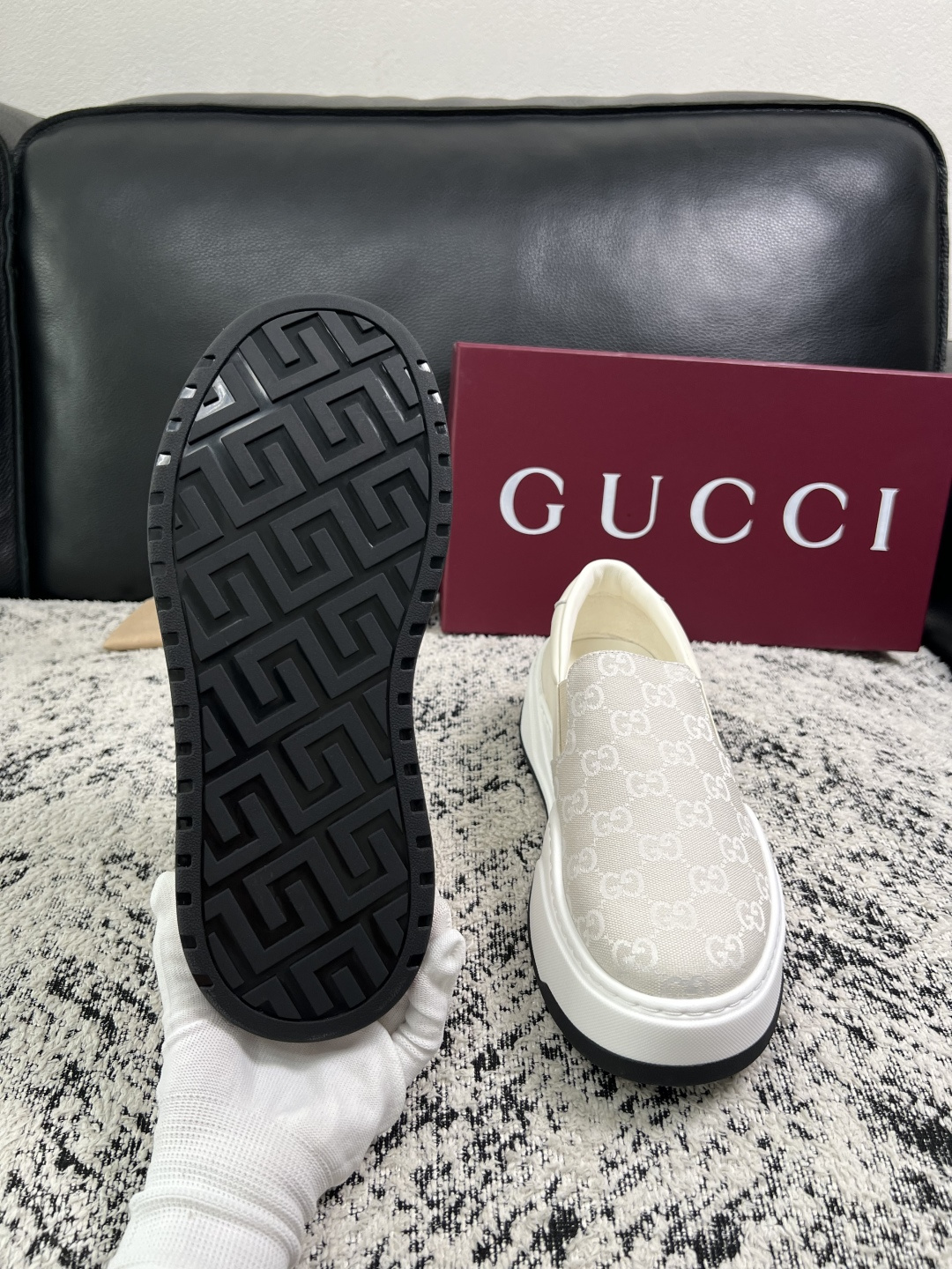 Gucci 高品质  顶级工艺品  古奇  专柜新款原厂配置，意大利进口牛皮面料，进口牛皮内里垫，透气舒适，鞋底：原厂特