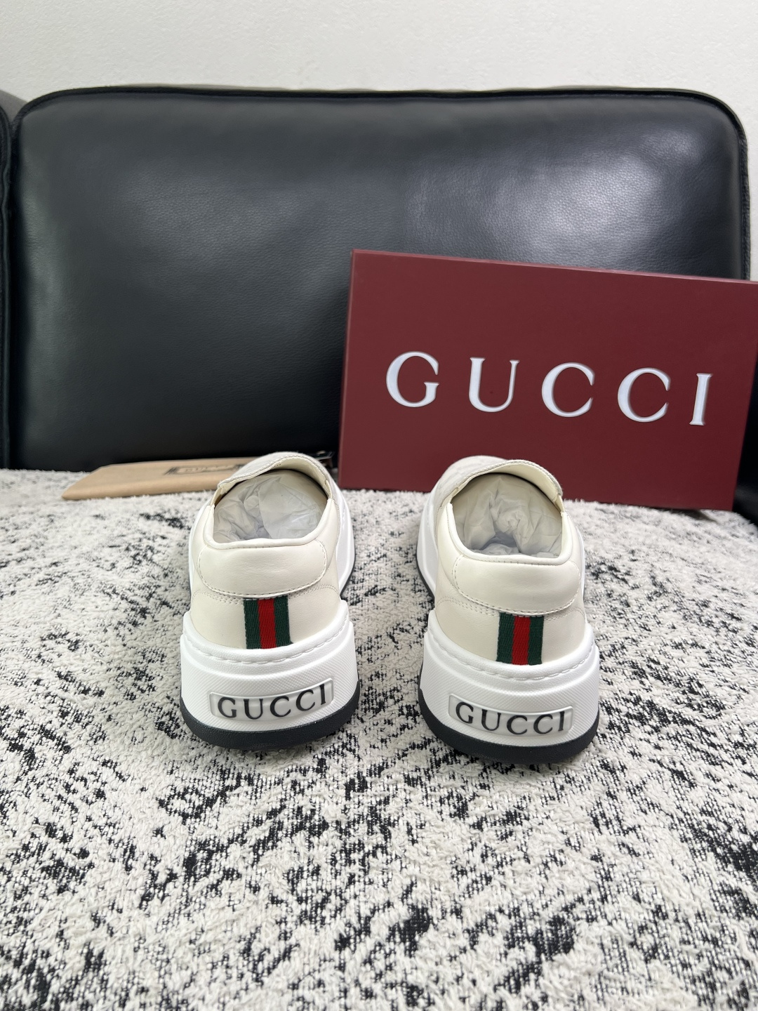 Gucci 高品质  顶级工艺品  古奇  专柜新款原厂配置，意大利进口牛皮面料，进口牛皮内里垫，透气舒适，鞋底：原厂特