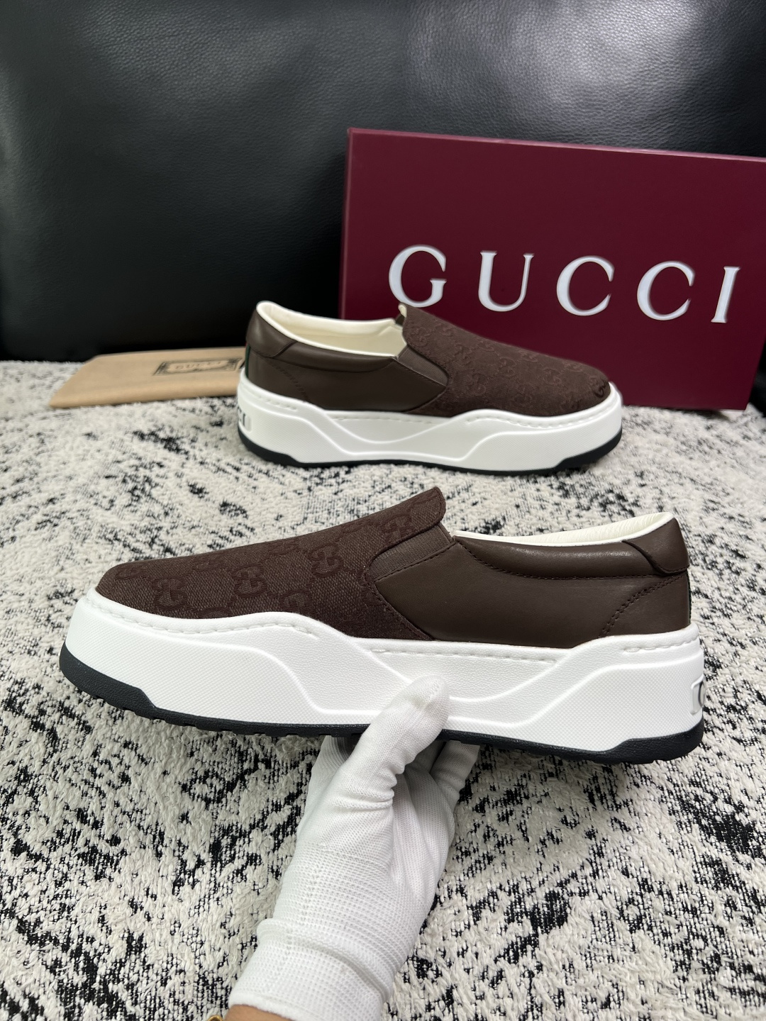 Gucci 高品质  顶级工艺品  古奇  专柜新款原厂配置，意大利进口牛皮面料，进口牛皮内里垫，透气舒适，鞋底：原厂特
