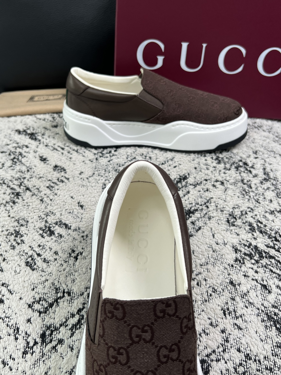 Gucci 高品质  顶级工艺品  古奇  专柜新款原厂配置，意大利进口牛皮面料，进口牛皮内里垫，透气舒适，鞋底：原厂特