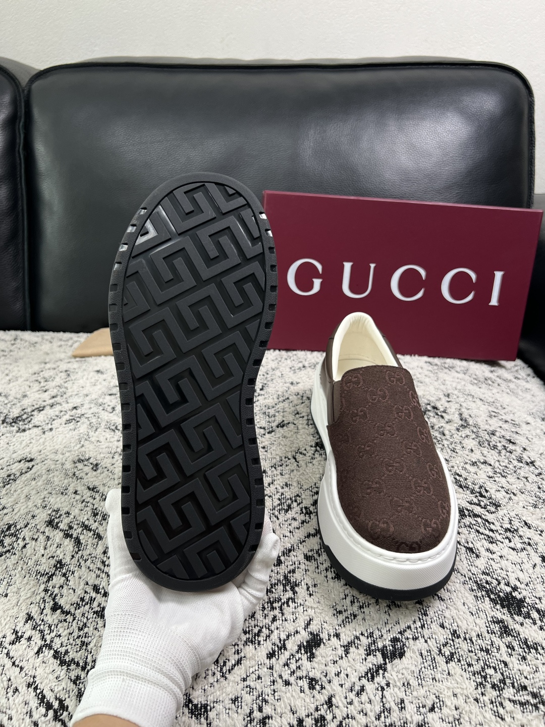 Gucci 高品质  顶级工艺品  古奇  专柜新款原厂配置，意大利进口牛皮面料，进口牛皮内里垫，透气舒适，鞋底：原厂特