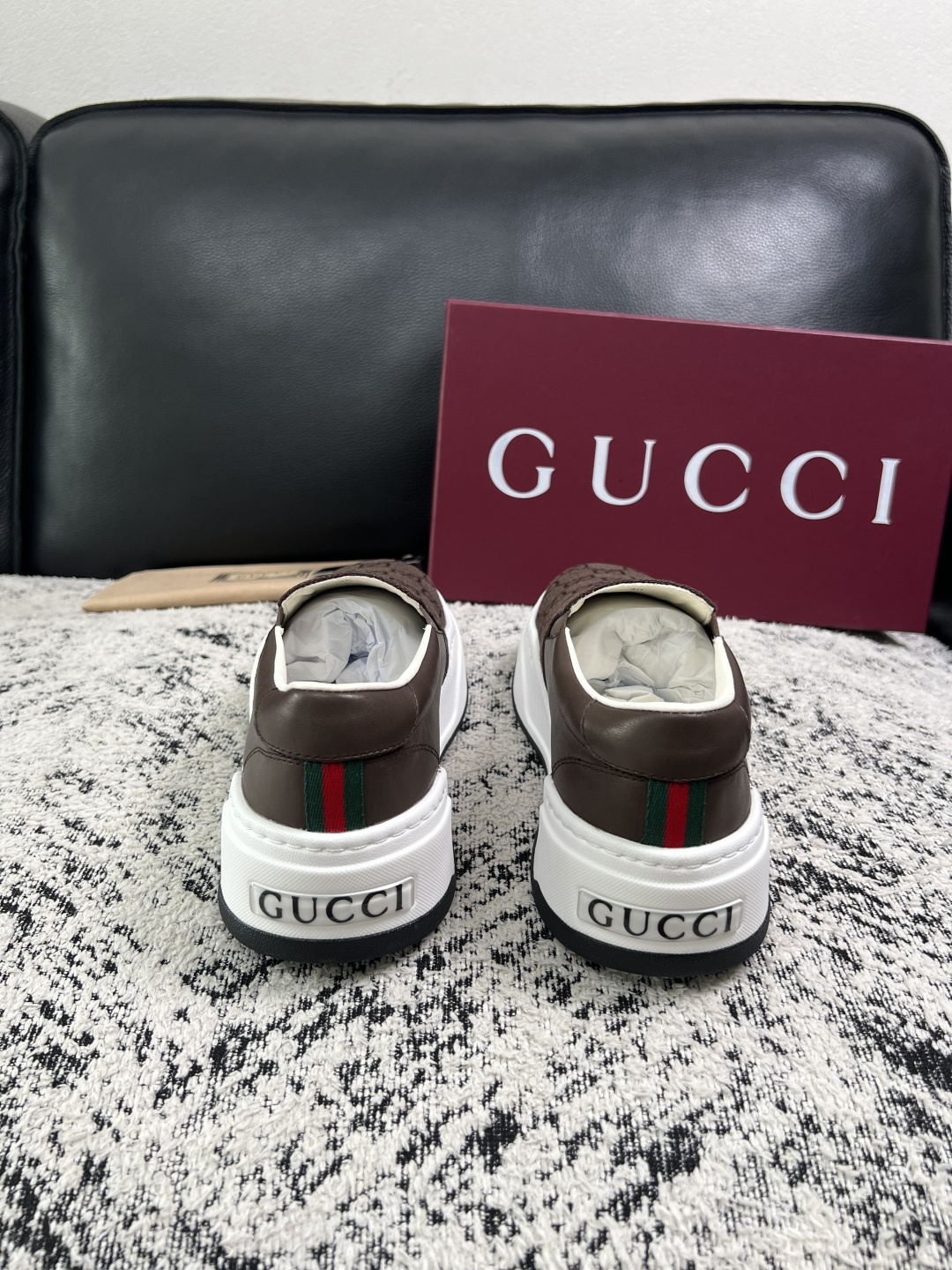 Gucci 高品质  顶级工艺品  古奇  专柜新款原厂配置，意大利进口牛皮面料，进口牛皮内里垫，透气舒适，鞋底：原厂特