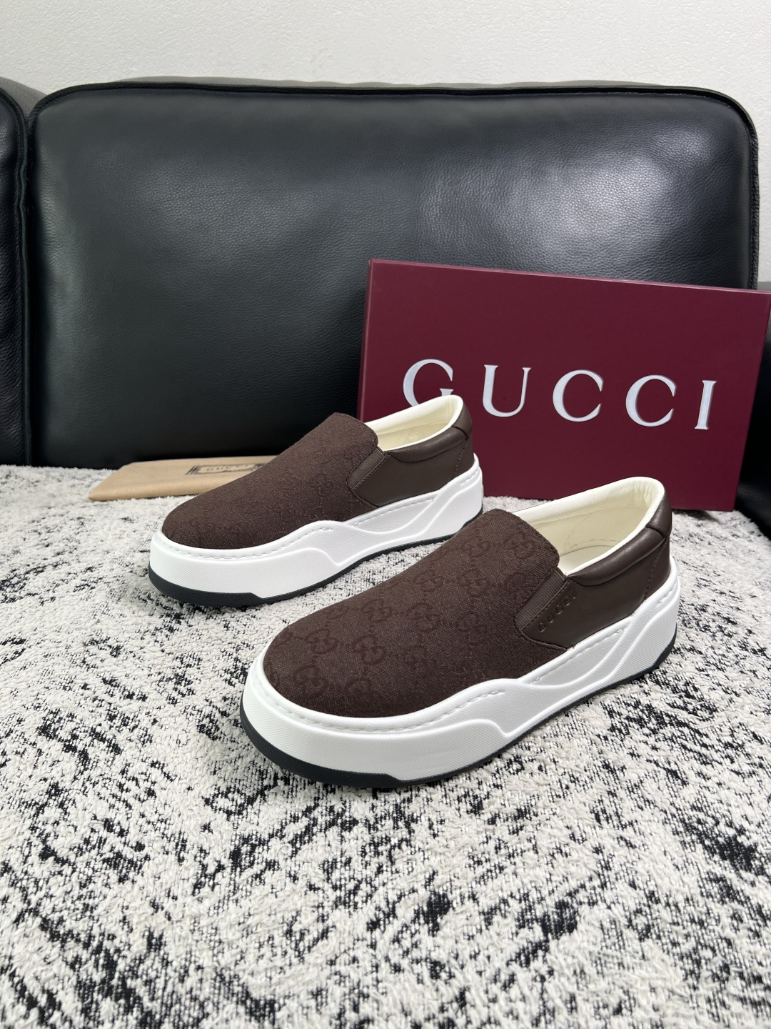 Gucci 高品质  顶级工艺品  古奇  专柜新款原厂配置，意大利进口牛皮面料，进口牛皮内里垫，透气舒适，鞋底：原厂特