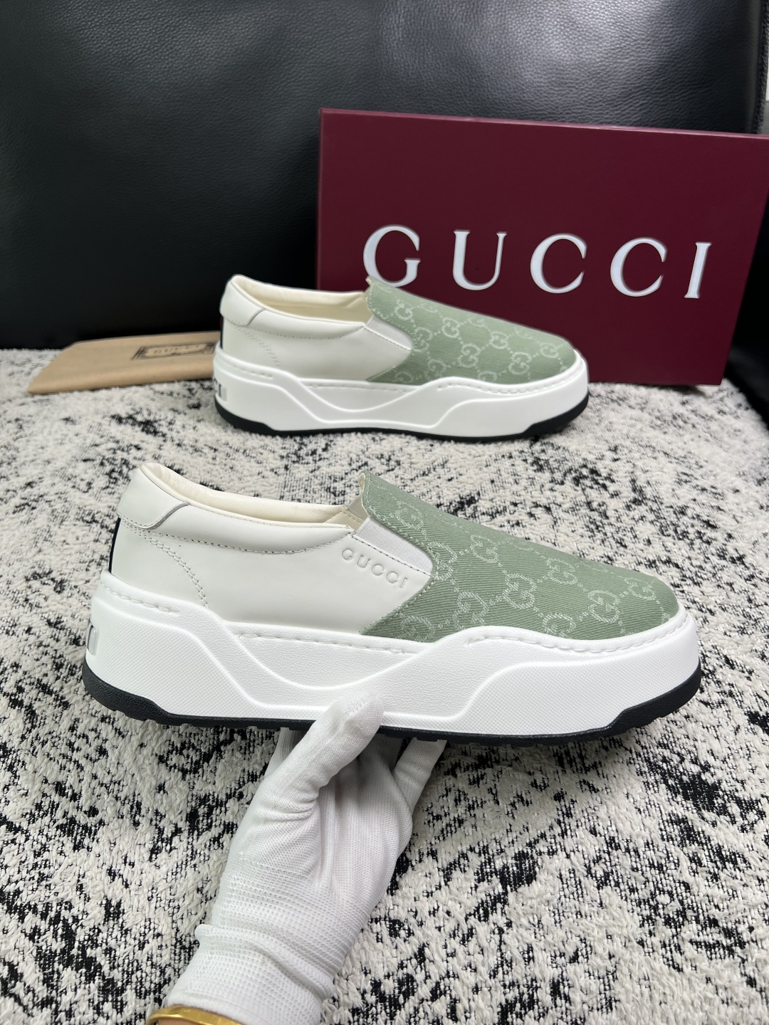 Gucci 高品质  顶级工艺品  古奇  专柜新款原厂配置，意大利进口牛皮面料，进口牛皮内里垫，透气舒适，鞋底：原厂特