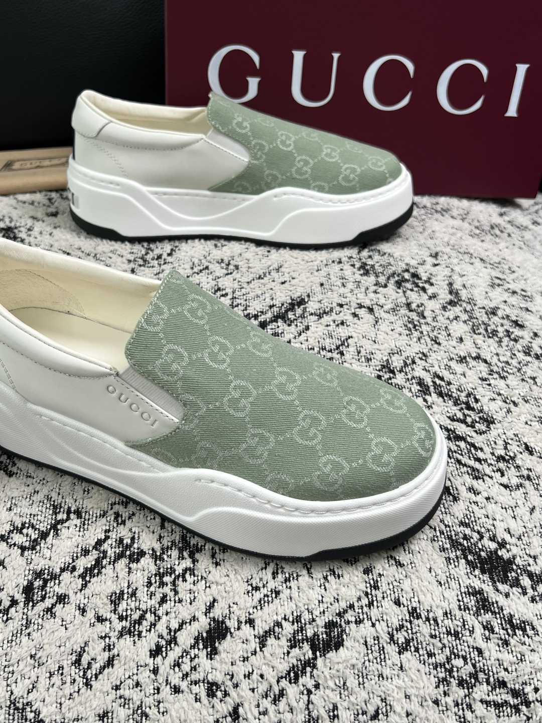 Gucci 高品质  顶级工艺品  古奇  专柜新款原厂配置，意大利进口牛皮面料，进口牛皮内里垫，透气舒适，鞋底：原厂特