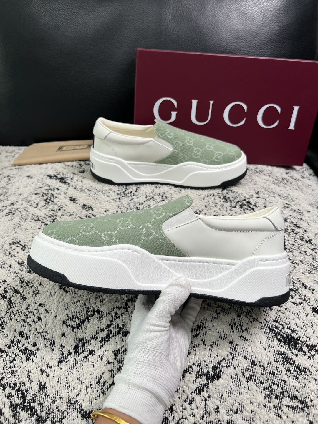 Gucci 高品质  顶级工艺品  古奇  专柜新款原厂配置，意大利进口牛皮面料，进口牛皮内里垫，透气舒适，鞋底：原厂特