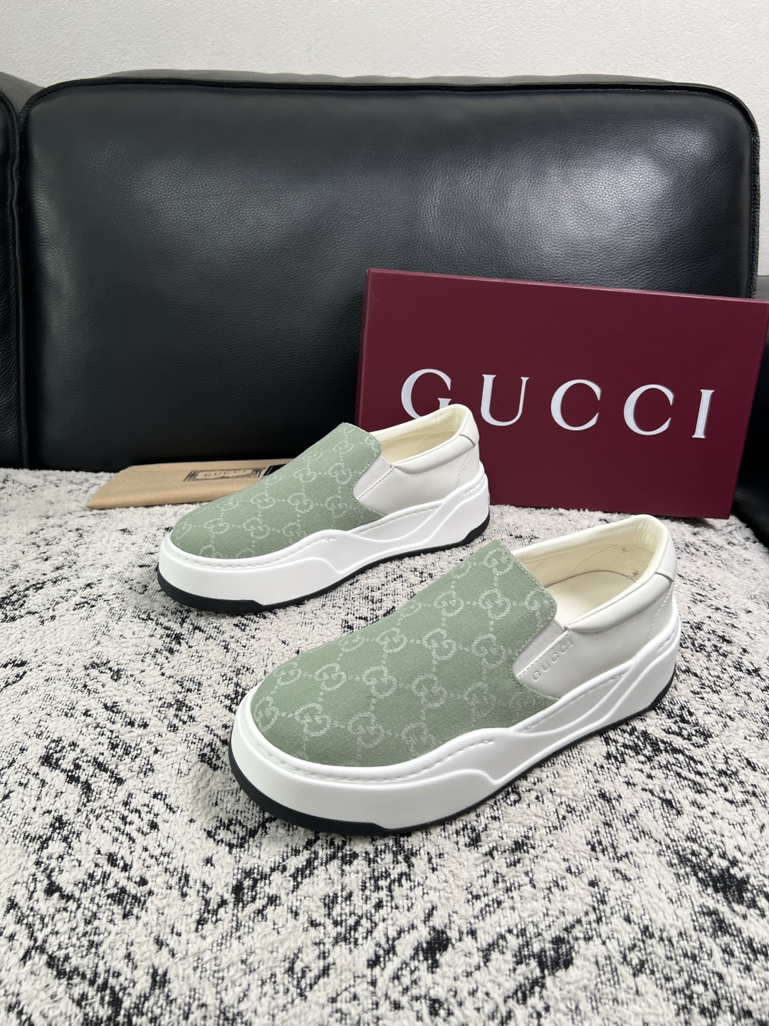 Gucci 高品质  顶级工艺品  古奇  专柜新款原厂配置，意大利进口牛皮面料，进口牛皮内里垫，透气舒适，鞋底：原厂特