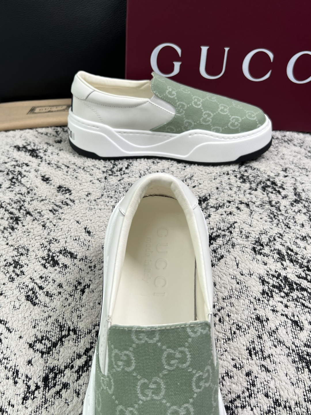 Gucci 高品质  顶级工艺品  古奇  专柜新款原厂配置，意大利进口牛皮面料，进口牛皮内里垫，透气舒适，鞋底：原厂特