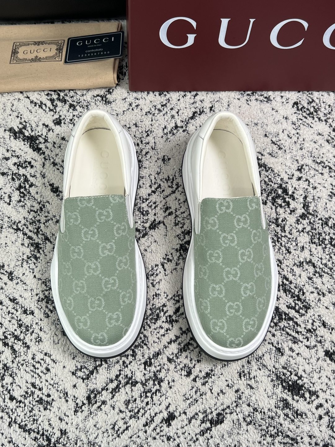 Gucci 高品质  顶级工艺品  古奇  专柜新款原厂配置，意大利进口牛皮面料，进口牛皮内里垫，透气舒适，鞋底：原厂特