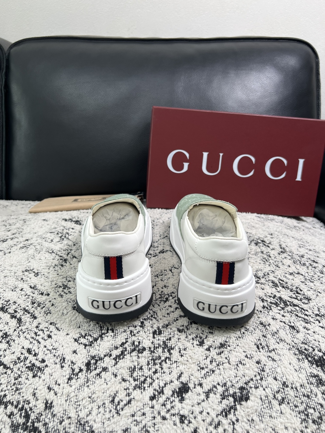 Gucci 高品质  顶级工艺品  古奇  专柜新款原厂配置，意大利进口牛皮面料，进口牛皮内里垫，透气舒适，鞋底：原厂特