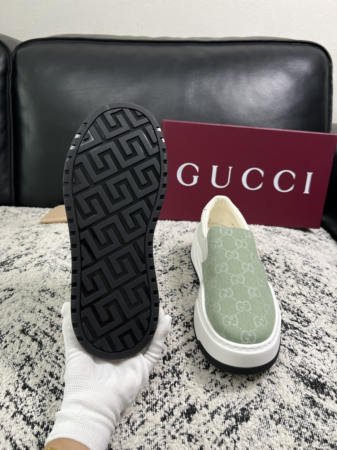 Gucci 高品质  顶级工艺品  古奇  专柜新款原厂配置，意大利进口牛皮面料，进口牛皮内里垫，透气舒适，鞋底：原厂特