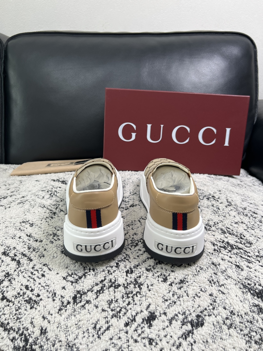 Gucci 高品质  顶级工艺品  古奇  专柜新款原厂配置，意大利进口牛皮面料，进口牛皮内里垫，透气舒适，鞋底：原厂特