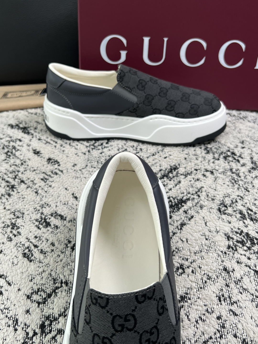 Gucci 高品质  顶级工艺品  古奇  专柜新款原厂配置，意大利进口牛皮面料，进口牛皮内里垫，透气舒适，鞋底：原厂特