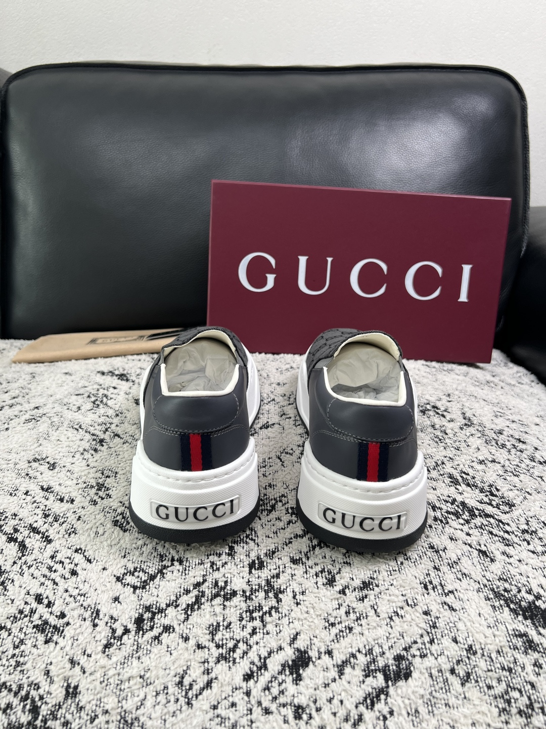 Gucci 高品质  顶级工艺品  古奇  专柜新款原厂配置，意大利进口牛皮面料，进口牛皮内里垫，透气舒适，鞋底：原厂特