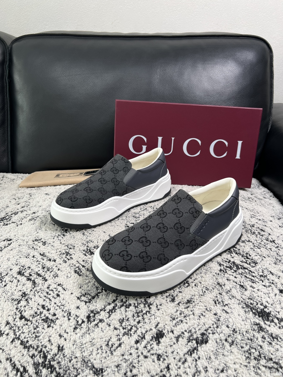 Gucci 高品质  顶级工艺品  古奇  专柜新款原厂配置，意大利进口牛皮面料，进口牛皮内里垫，透气舒适，鞋底：原厂特